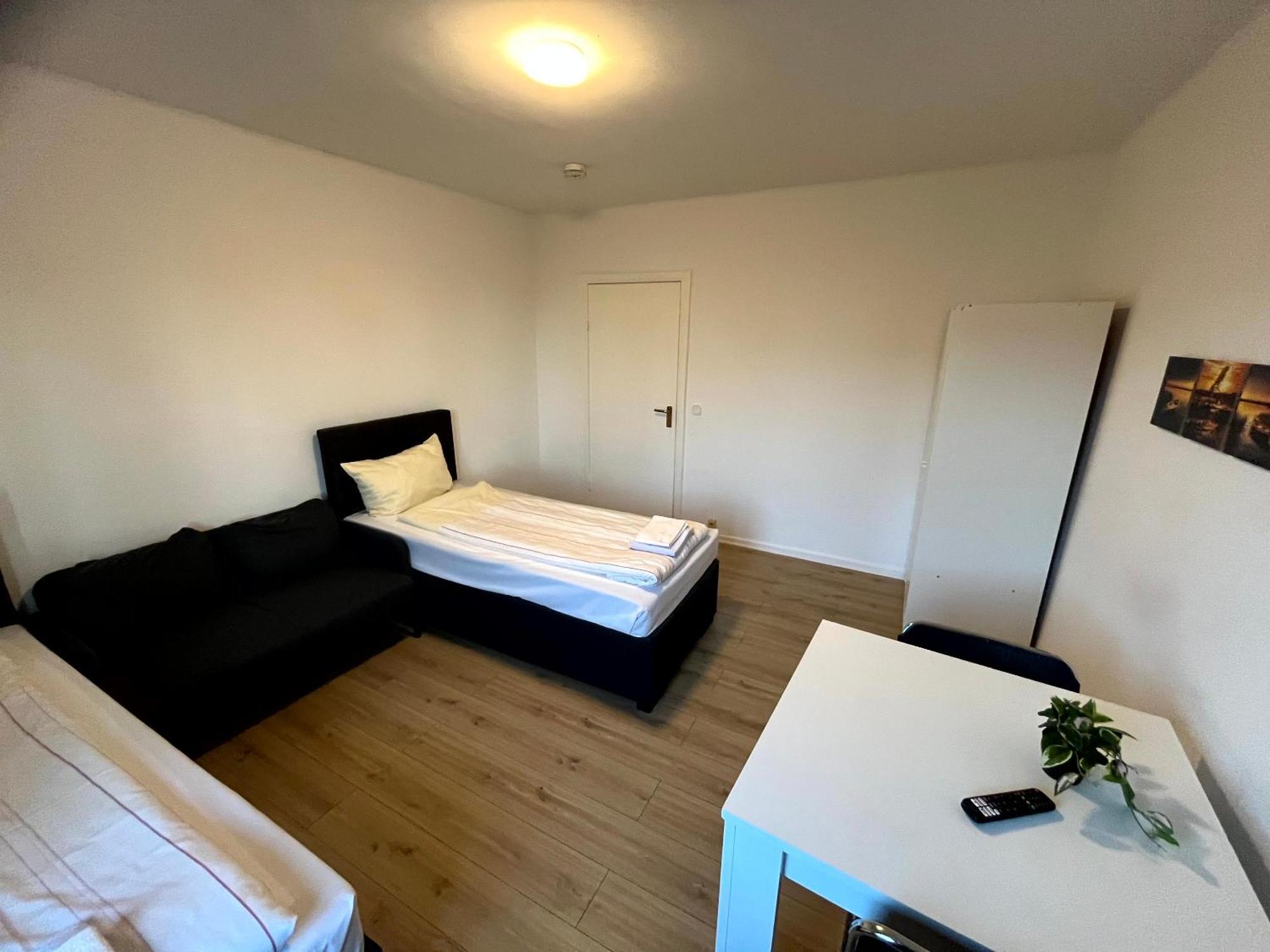 3-Zimmer Monteurwohnung Mit Balkon Neumuenster Exterior photo
